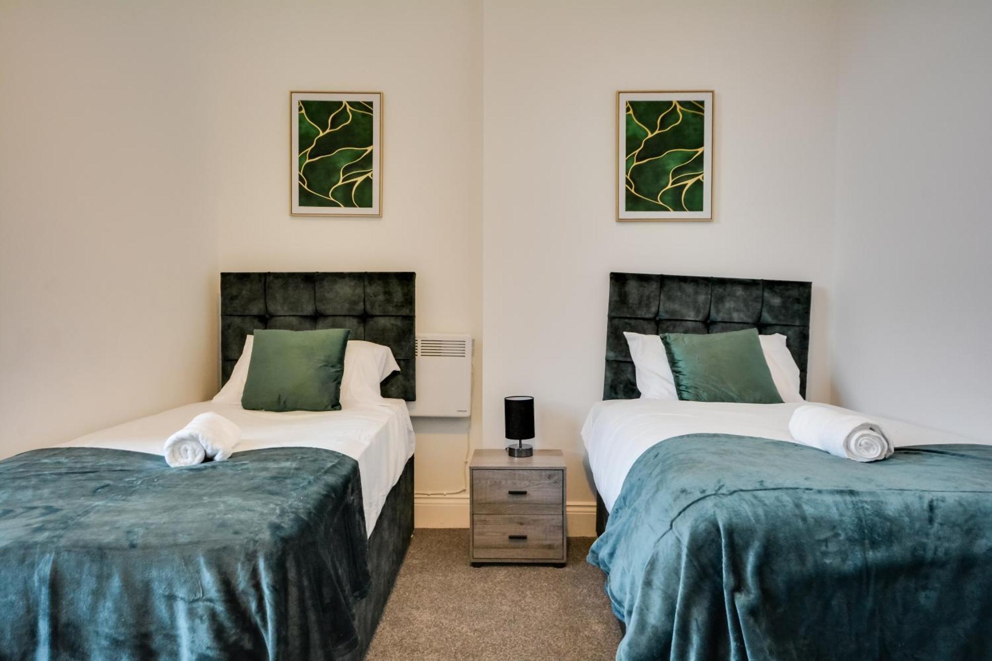 Orrell Cosy With Free Parking